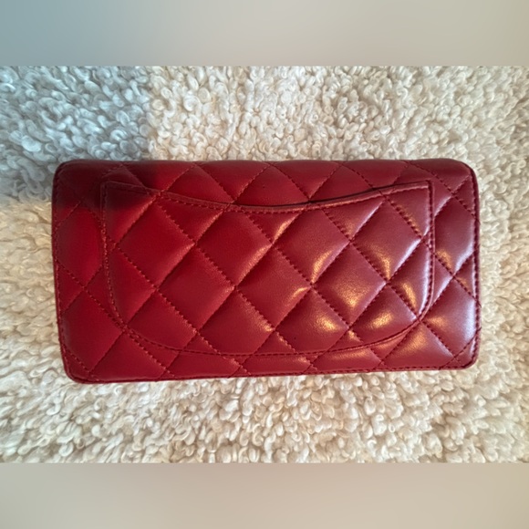 CHANEL Quilted Red Wallet - Picture 4 of 16